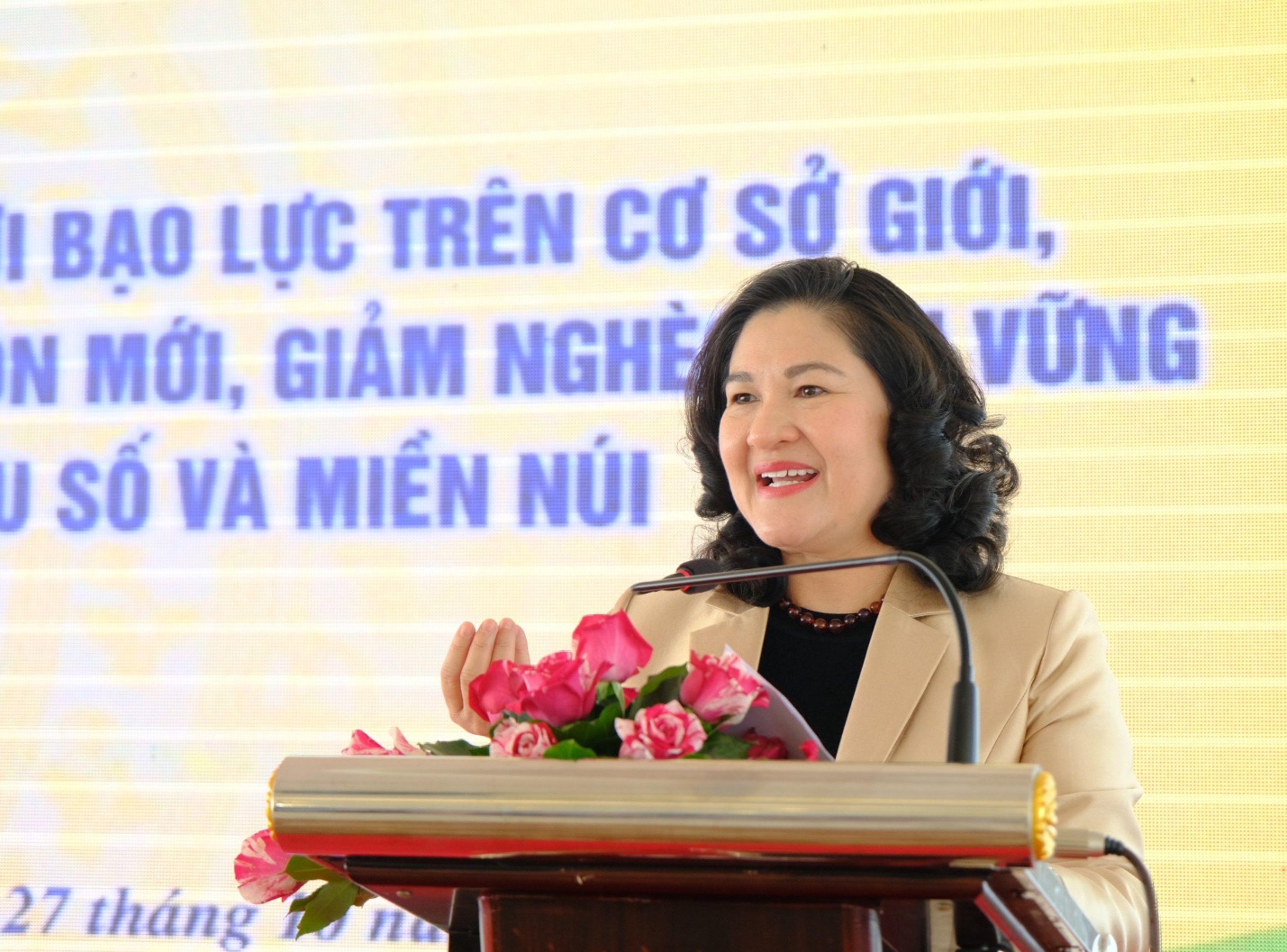Nâng cao năng lực công chức cấp xã làm công tác bình đẳng giới và thực hiện các chương trình mục tiêu quốc gia